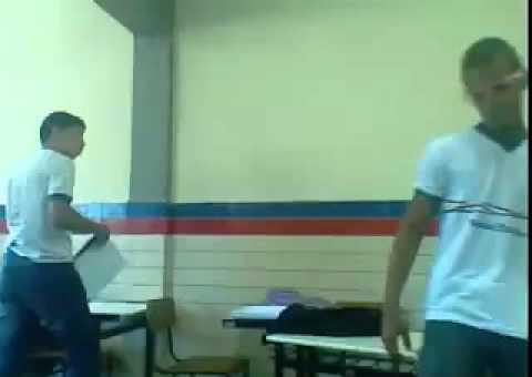 Chamou para a briga e ainda levou um pau